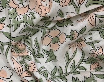 Tissu en coton à imprimé floral : blanc sur vert - l'mètre