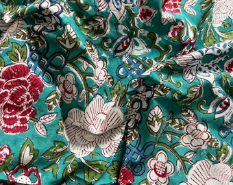 Tessuto di cotone con stampa floreale: materiale da cucito indiano stampato a mano.