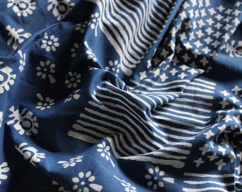 Katoenstof met indigoblokprint: geometrisch blauw en wit, 44" breed