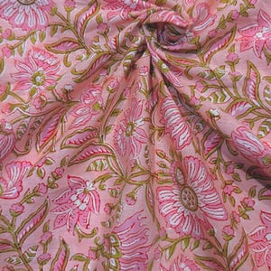 Tissu en coton imprimé main : imprimé floral rose corail