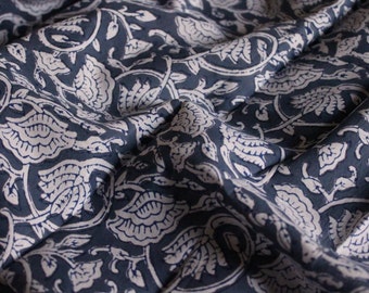 Tissu en coton à imprimé floral : tissu indien teint végétal