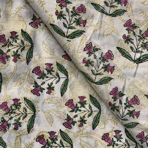 Katoenen stof met handblokprint: groene bloemenprint op maat gesneden