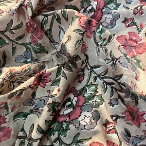 Beige Floral Block Bedruckter Baumwollstoff: Sanganeri Print