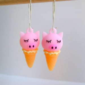 Rosa Piggy Kopf Eistüte Ohrringe, Schweinchen Kopf Eistüte Ohrringe, Schweinchen Eistüte Ohrringe, Schwein Eiscreme Ohrringe, E905