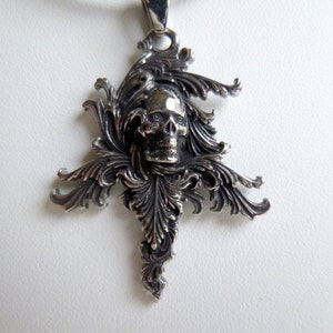 304 Stainless Steel Skull Pendant Necklace: Antique Silver Finish, BX