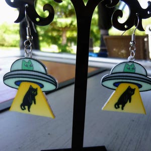 UFO Abducting Cat Dangle Earrings: Adorable Kitten Jewelry, E401