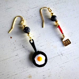 Fried Eggs in Skillet Dangle Earrings: Breakfast Lover Jewelry, E101