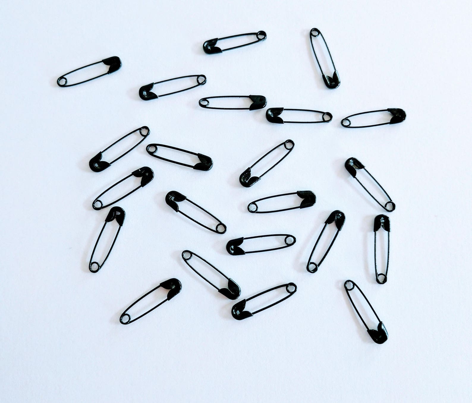 100 Very Small Black Safety Pins 3/4 Inch Long Safety Pins. - Etsy