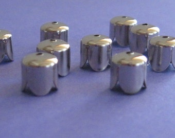 20 Metal Bead Caps in Silver Color with Scalloped Edge.  Bead Caps for Tassels.  End Caps for Beads.