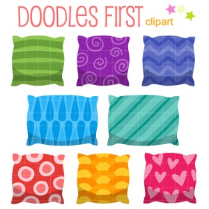 Può includere: Una collezione di sette cuscini a cartoni animati in vari colori e motivi. I cuscini presentano disegni come strisce, spirali, chevron, gocce, cerchi e cuori. Il testo "DOODLES FIRST clipart" è in alto.