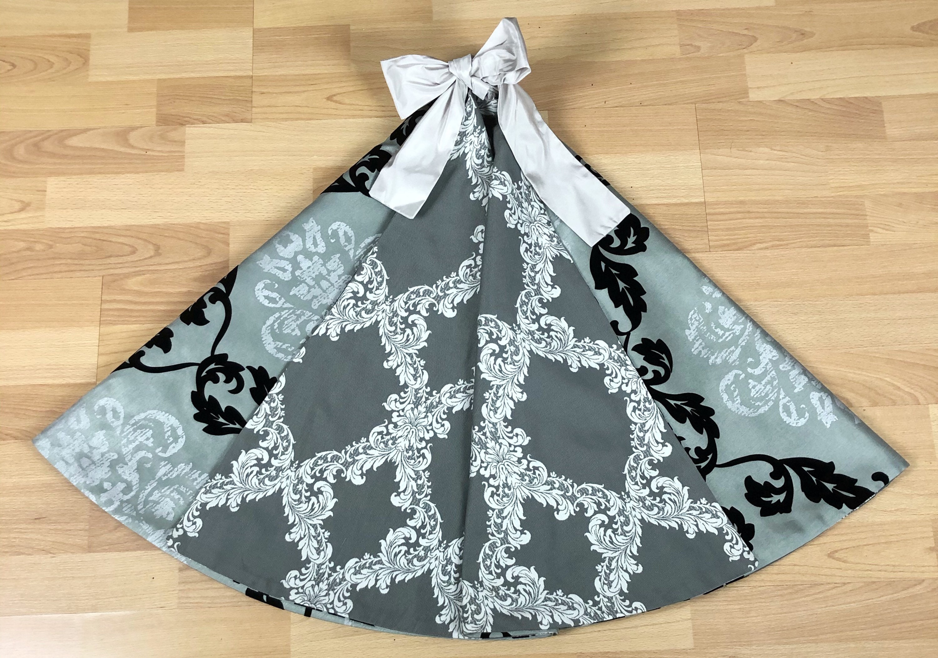 Blue Silver Tree Skirt 