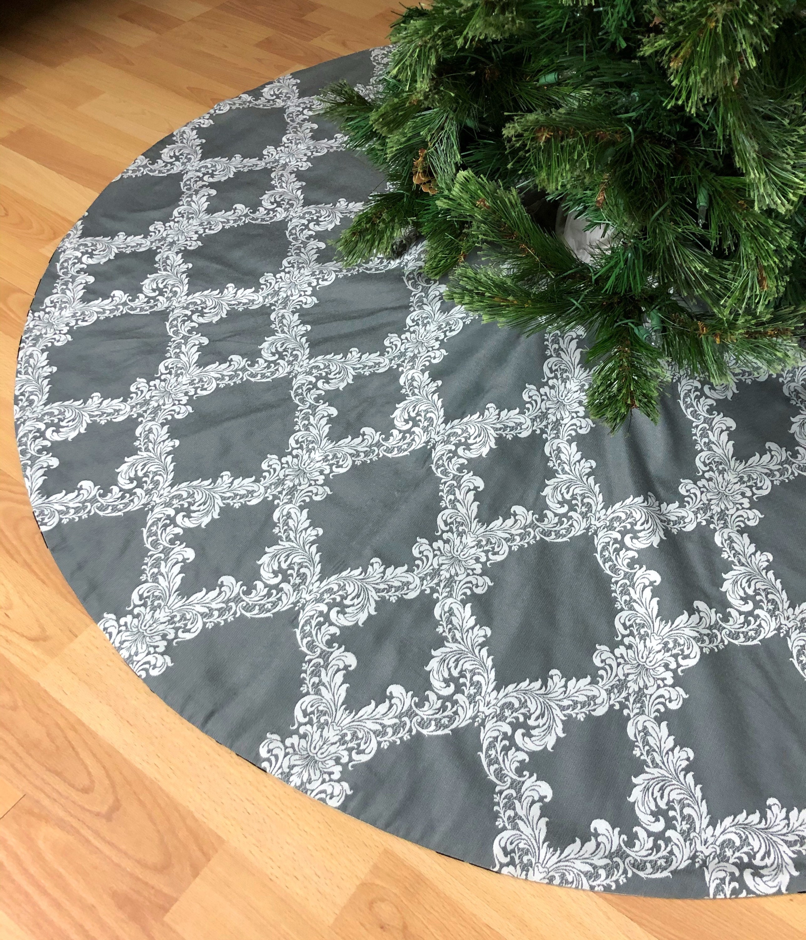 Christmas Tree Skirt / 54 Inches / Blue & Silver / Embroidered Etsy.de