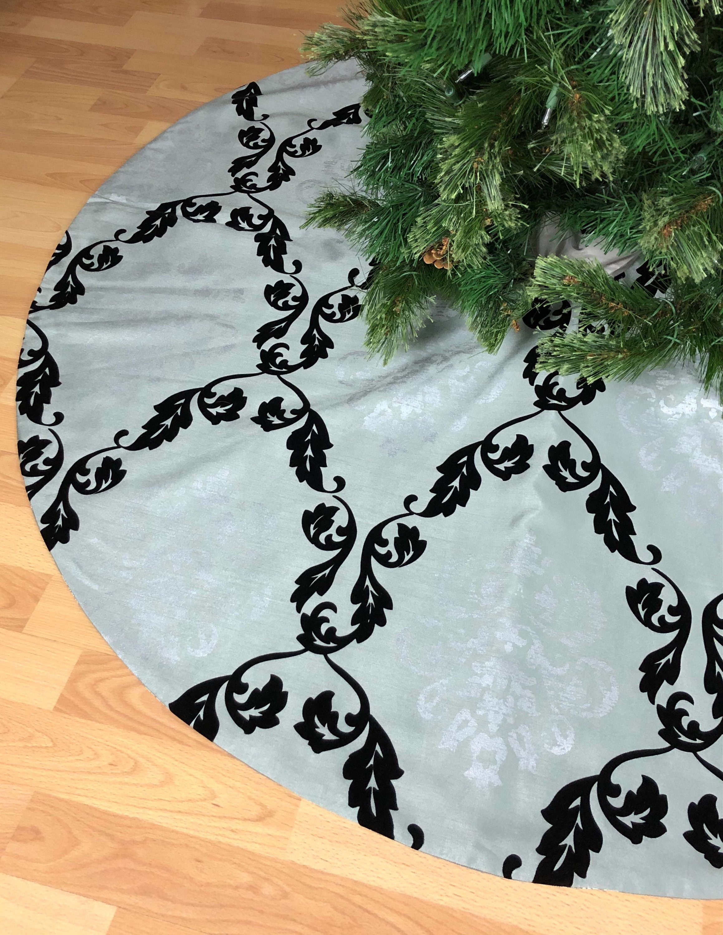Christmas Tree Skirt / 54 Inches / Blue & Silver / Embroidered Etsy.de