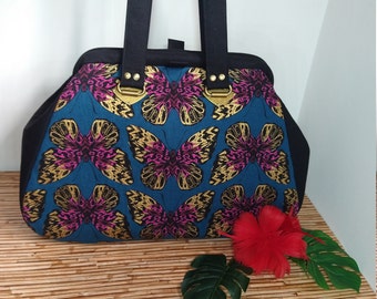 Bolsa de alfombra complementaria. MUY BIEN. Precioso bolso grande con relleno de espuma y mariposas metálicas brillantes en lona.