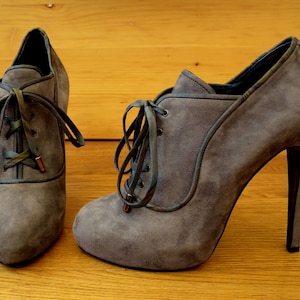 Hermès Paris brogue shoes in gray suede and silk, size 39
