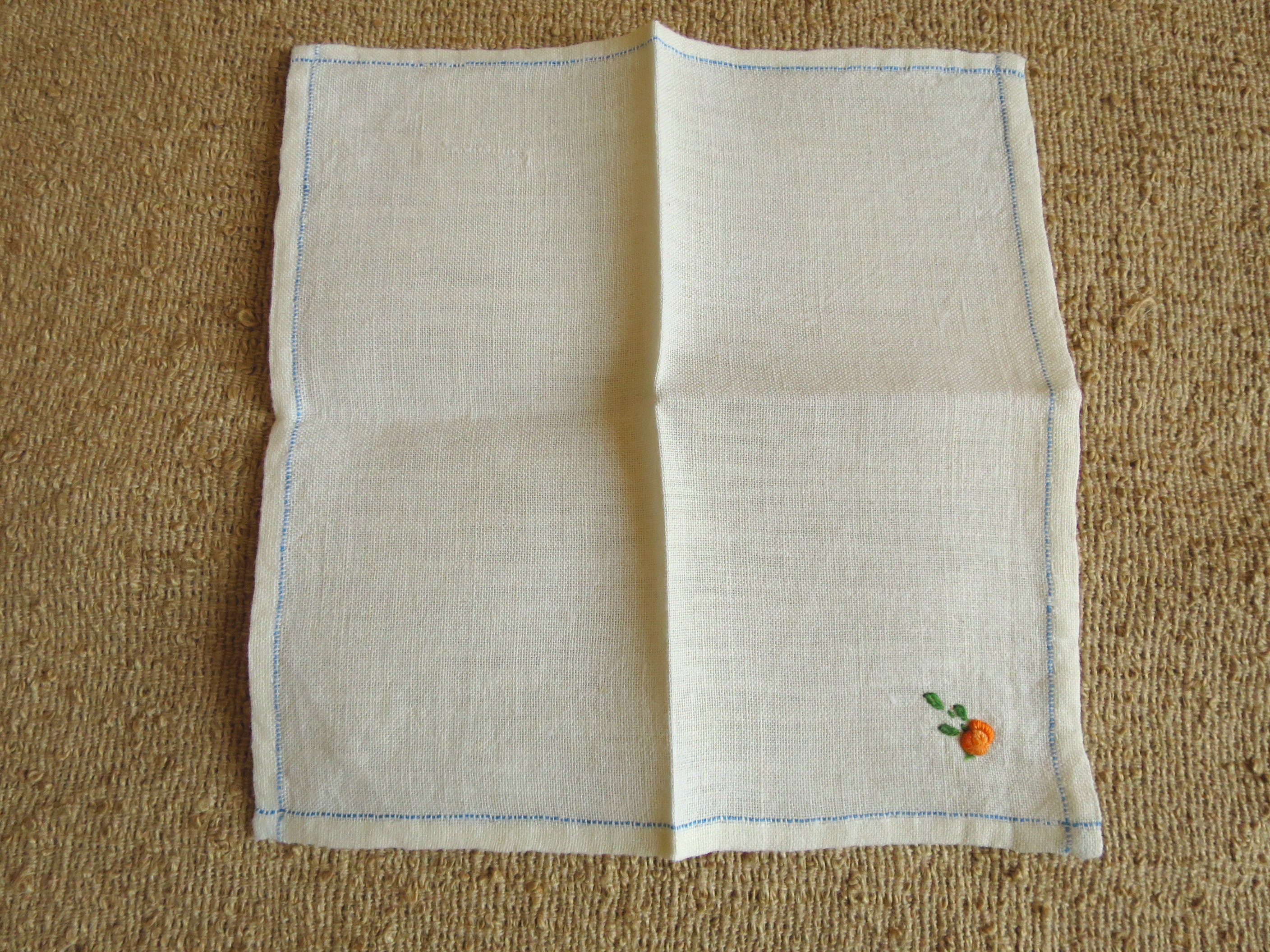 Nappe à thé brodée + 6 serviettes - D'Hier & D'Aujourd'hui