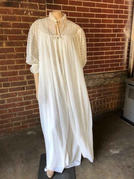 Long Vintage Peignoir Lace with Accordion Pleats