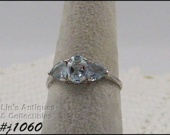 10kt White Gold Blue Topaz Ring Size 8 (#J1060)