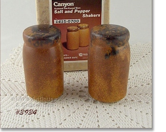McCoy Canyon Shaker Set MIB,Vintage McCoy Pottery Canyon Salt and Pepper Set,McCoy Canyon Shaker Set Mint Condition in Original Box (#3934)