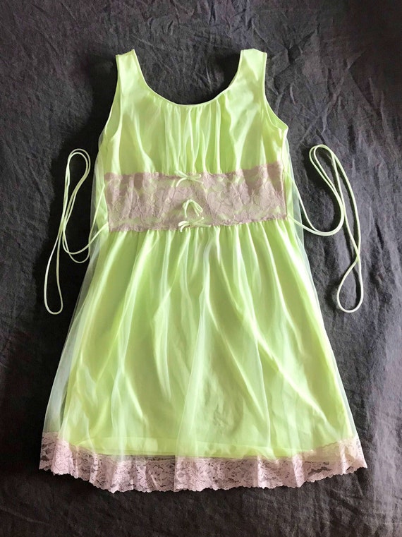 Avian Lingerie Vintage 1960’s. Light neon green ba