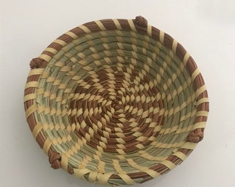 Small Charleston Sweetgrass Basket with Pine Knot Accents