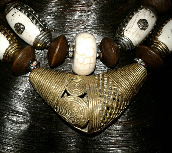 de latón y madera de magnesita collar - Etsy España