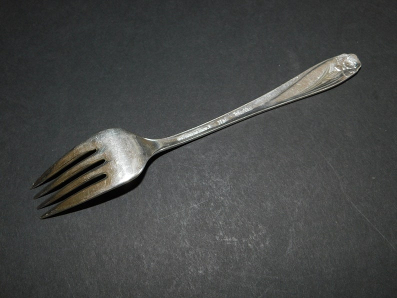 Daffodil 1847 Rogers Bros individual salad fork VGU 1950