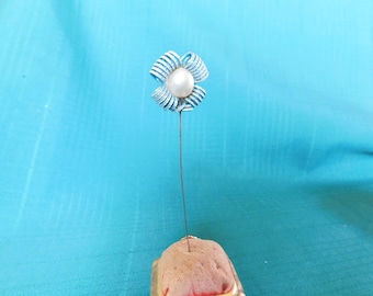 Vintage Pearl and Wire Hatpin – Elegant Antique Accessory VGU
