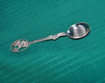 Vintage Lot of 40 Collectible Spoons Circa 60s-80s Large Instant Collection Travel /& More Unique Souvenir Gifts Worldwide Cities Countries