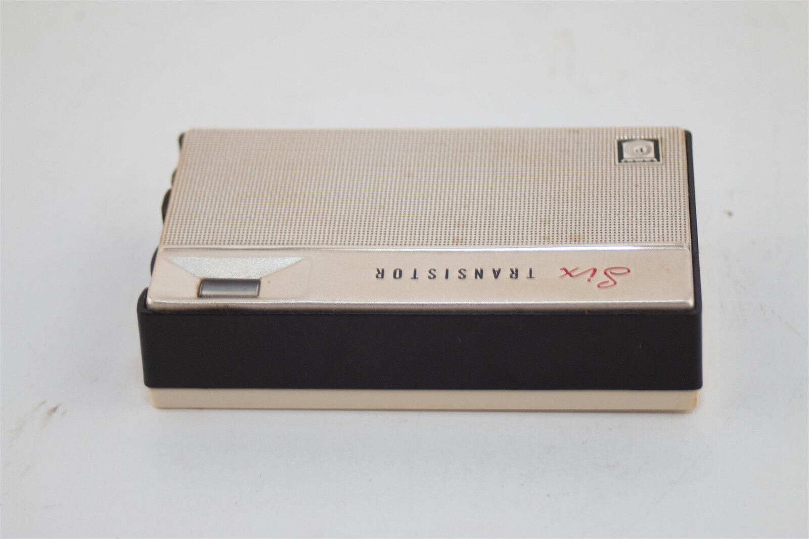 JC Penney's Penncrest 6TP-555 Six Transistor Pocket Radio JC Penney's Penncrest 6TP-555 Six Transistor Pocket Radio