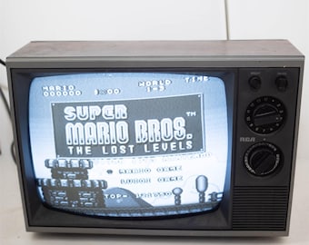RCA Black & White Woodgrain CRT Tube TV 12&quot; -Knobs, Dials, Antenna -Vintage 1987