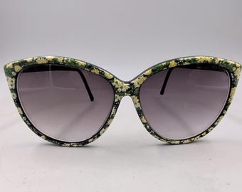 Floral Cat Eye Sunglasses, 1980s Daisy Print Black Frame, Rockabilly Pin Up Retro, Appears Unworn