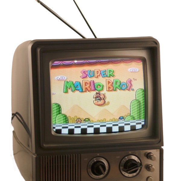 Vintage 1980 TMK 9" Portable CRT Retro Gaming Color TV -Knobs, Dials, Antennas