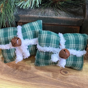 Primitive Christmas Pillow Tuck, Bowl Filler, Ornie, Shelf Sitter, Set of 2