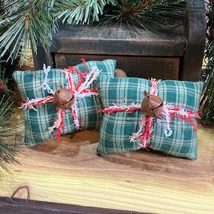 Primitive Christmas Pillow Tuck, Bowl Filler, Ornie, Shelf Sitter, Set of 2