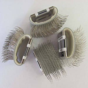 1 FINGERTIP BRUSH - Great for Cleaning Seams. For Canadian and International Shipping please see Item Details