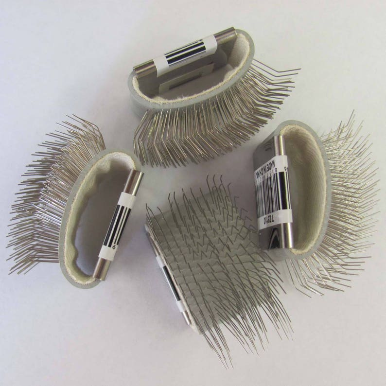 1 FINGERTIP BRUSH Great for Cleaning Seams. For Canadian and International Shipping please see Item Details image 1