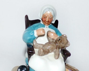 Vintage Royal Doulton Figurine NANNY HN2221 Made in England Mint Condition