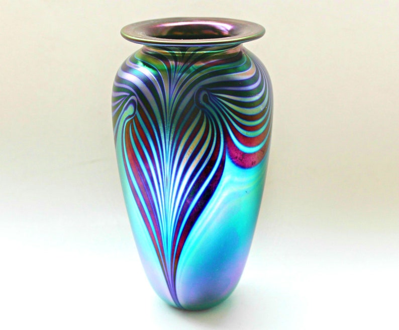 Blue Iridescent Pulled Feather Art Glass Vase Von Robert Eickholt