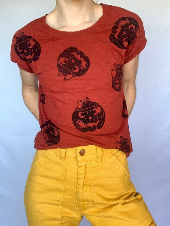 Thrifted Block Print Top // Halloween Print // Size XSmall // Original "Jack" Stamp Pattern Design // Orange Crew Neck // Black Ink // Ghost