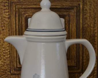 Pfaltzgraff "Windsong" 490 48 oz. Ceramic Beverage Server/Coffee Pot