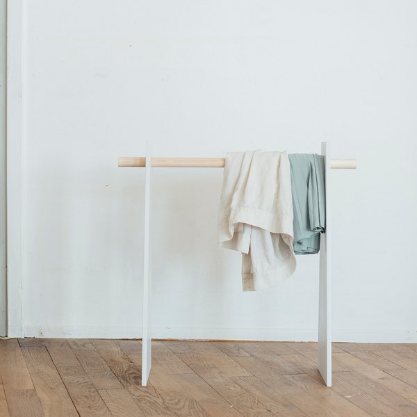 Perchero Silencioso sirviente madera girada a mano