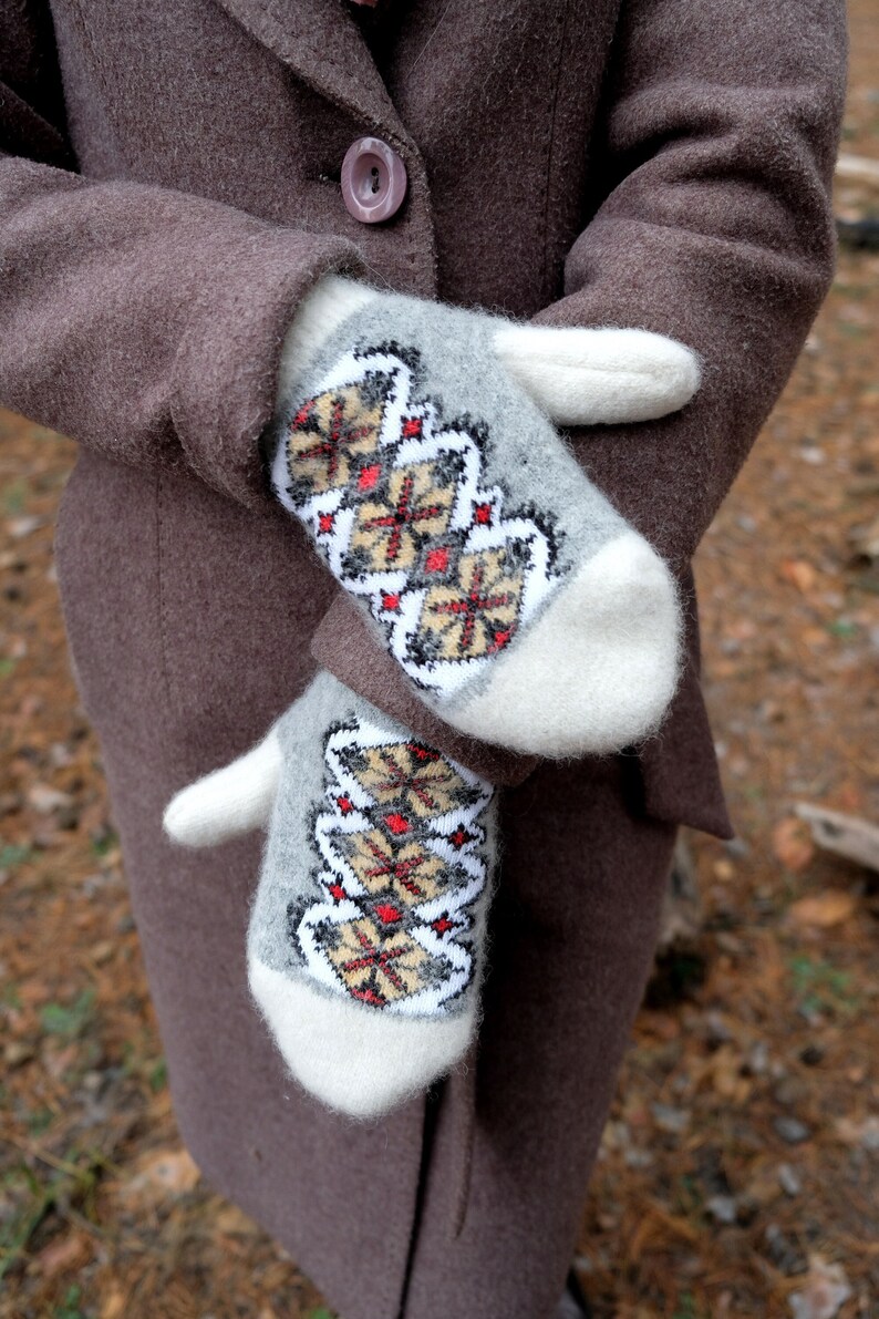 Women#39;s mittens with a Nordic ornament, Winter mittens for l Women#39;s mittens with a Nordic ornament, Winter mittens for l