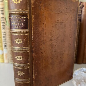 Religio medici, libro antiguo de Sir Thomas Browne en 1845, una carta a un amigo por la muerte de su amigo íntimo y un libro de moral cristiana