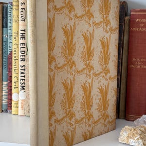 The Hill of Cloves gesigneerde beperkte 1e editie met harde kaft, boeknummer 171 van de slechts 775, ondertekend door de auteur in 1929. Een traktaat van ware liefde