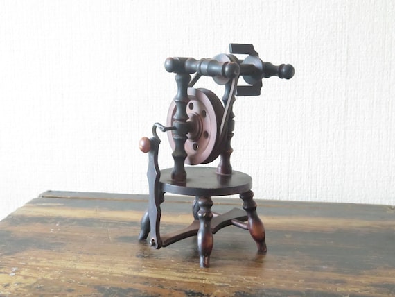 Small Wooden Spinning Wheel, Doll House Accessories Vintage Souvenir, height 18 cm / 3.93 inch, Miniature Spinning Wheel @243-2