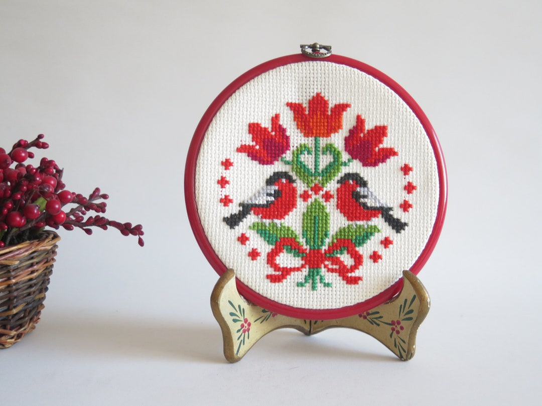 Embroidered Wall Decor Round Wall Hanging, Red Flowers Tulips Birds