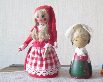 Houten volkspoppen set van 2, verzamelbare Scandinavische kleine souvenirpoppen Vintage houten pop, houten popbeeldje @310-34