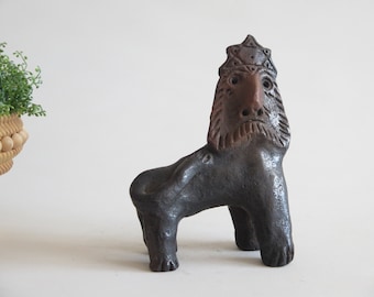 Ceramic Lion Figurine w Pentagram Vintage Pottery @321-17