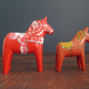Dala Horse Figurines Set of 2 Hand Carved, Vintage Decoration Sweden Scandinavian Souvenir Hand Painted @339-24-4-M